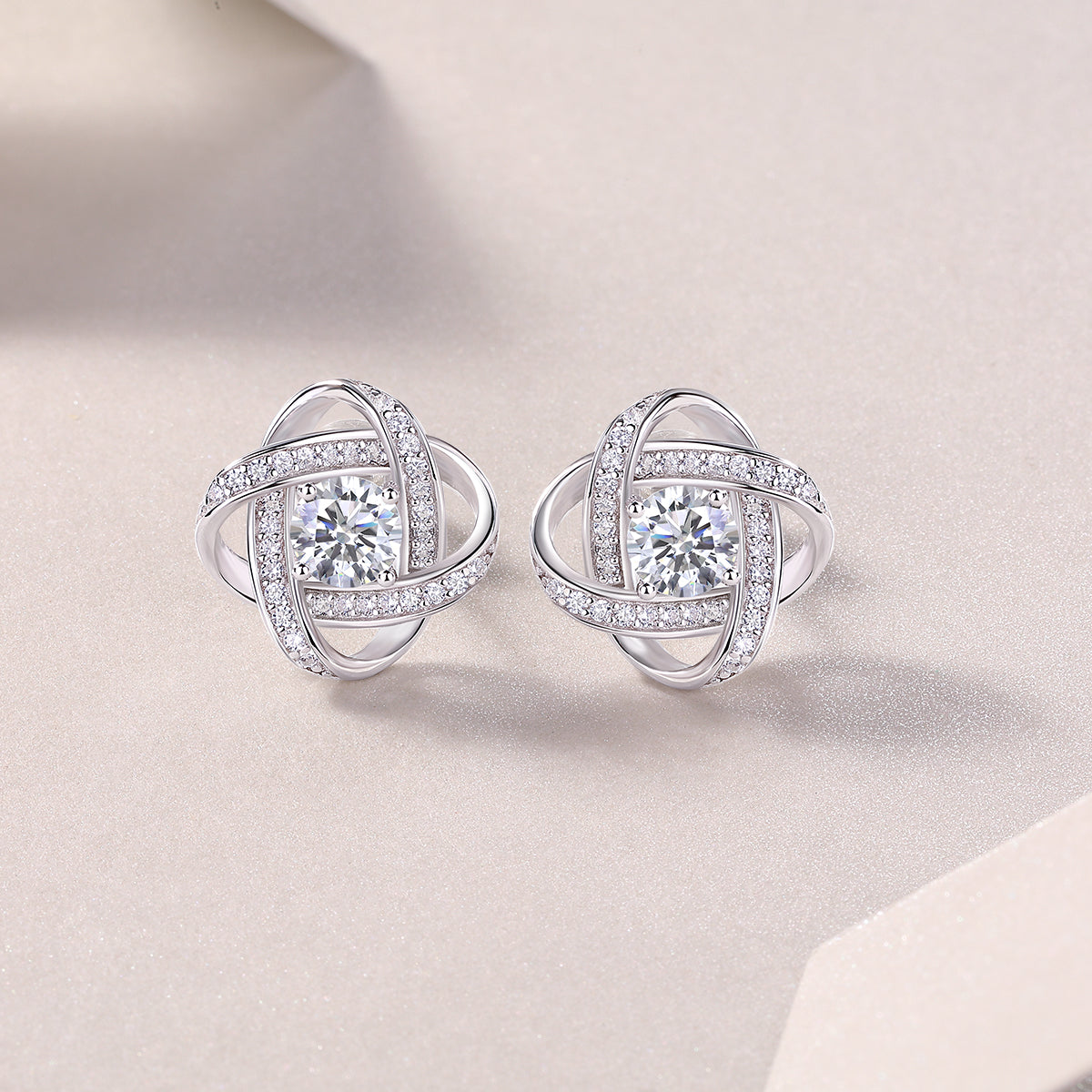 Hope Beam 0.5-Carat Moissanite S925 Silver Platinum-Plated Stud Earrings | Vloy