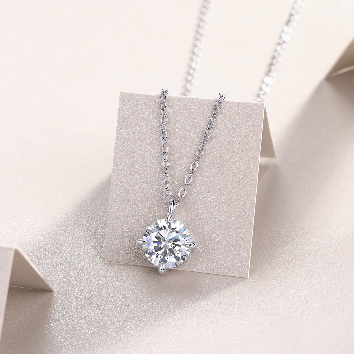 2-Carat Round Moissanite S925 Silver Platinum-Plated Pendant | Vloy