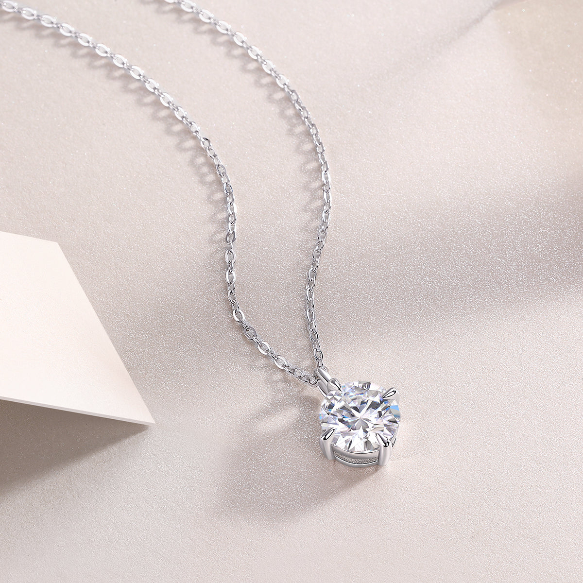 2-Carat Round Moissanite S925 Silver Platinum-Plated Pendant | Vloy