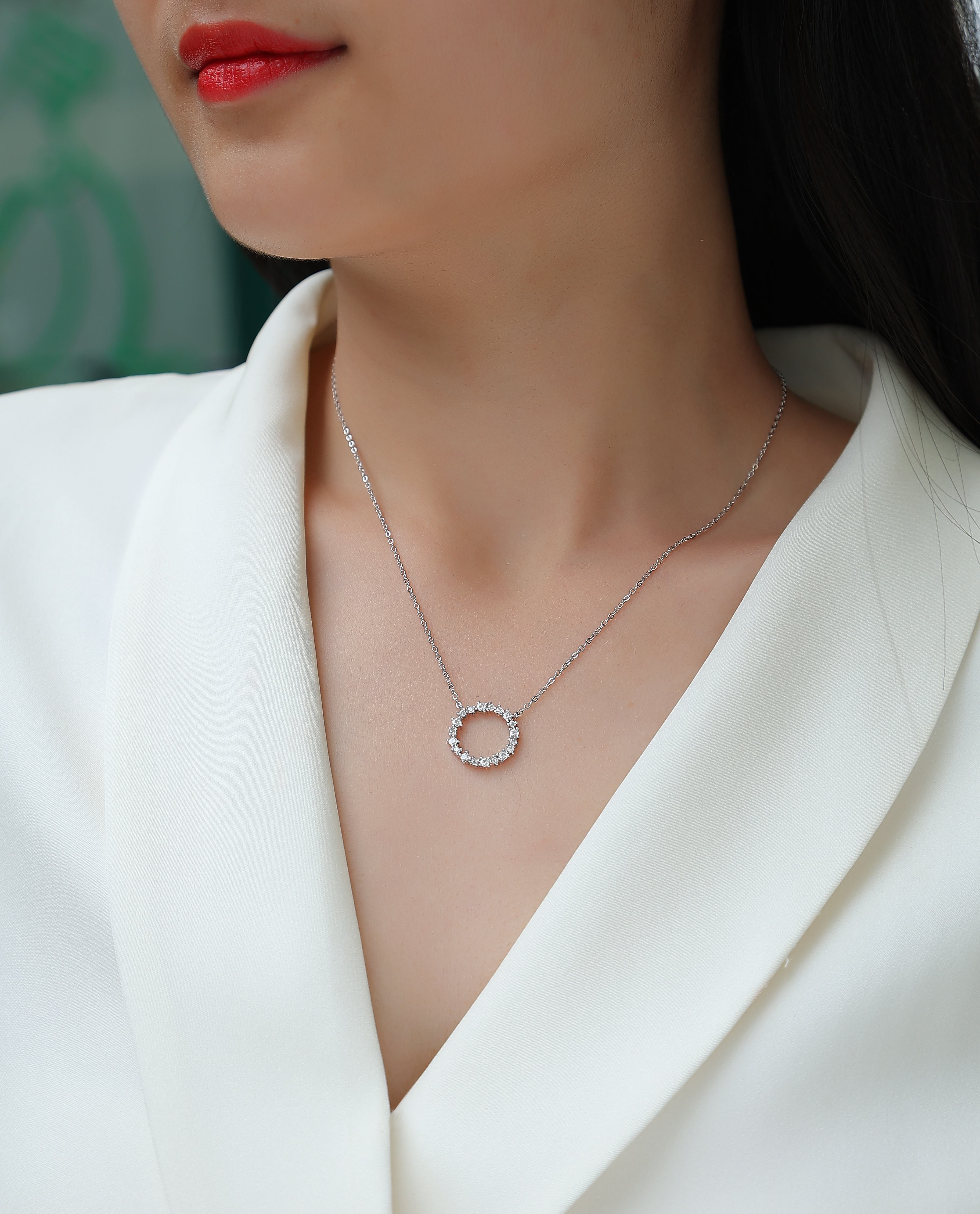 Emerald-Inspired Moissanite S925 Silver Platinum-Plated Pendant | Vloy