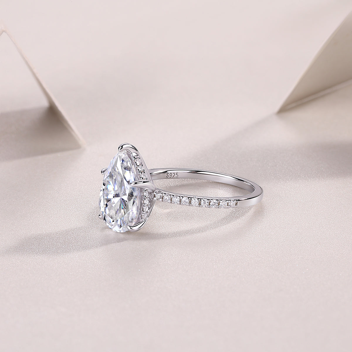 Pear-Cut Moissanite S925 Silver Platinum-Plated Statement Ring | Vloy