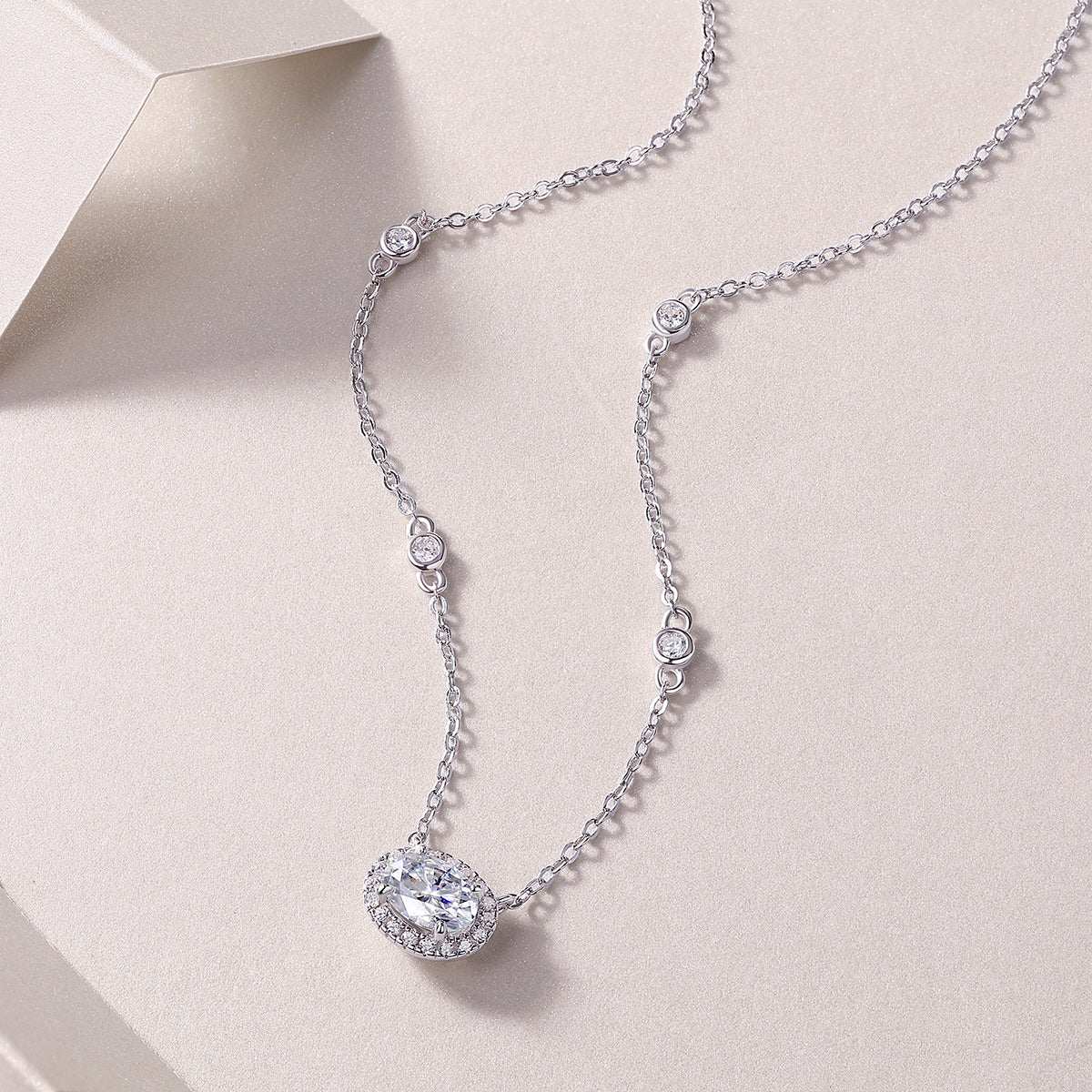 Oval Moissanite S925 Silver Platinum-Plated Pendant Necklace | Vloy