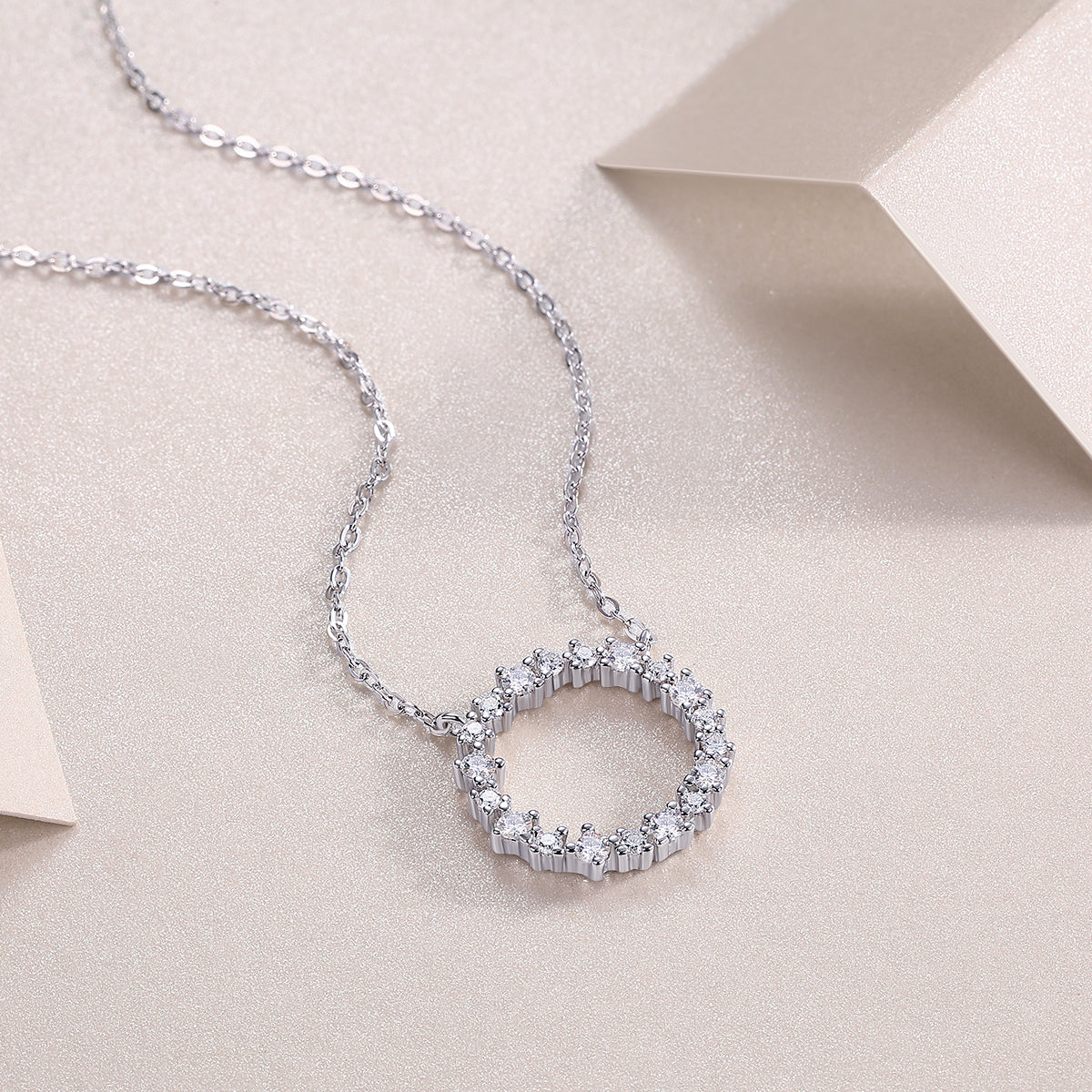 Emerald-Inspired Moissanite S925 Silver Platinum-Plated Pendant | Vloy