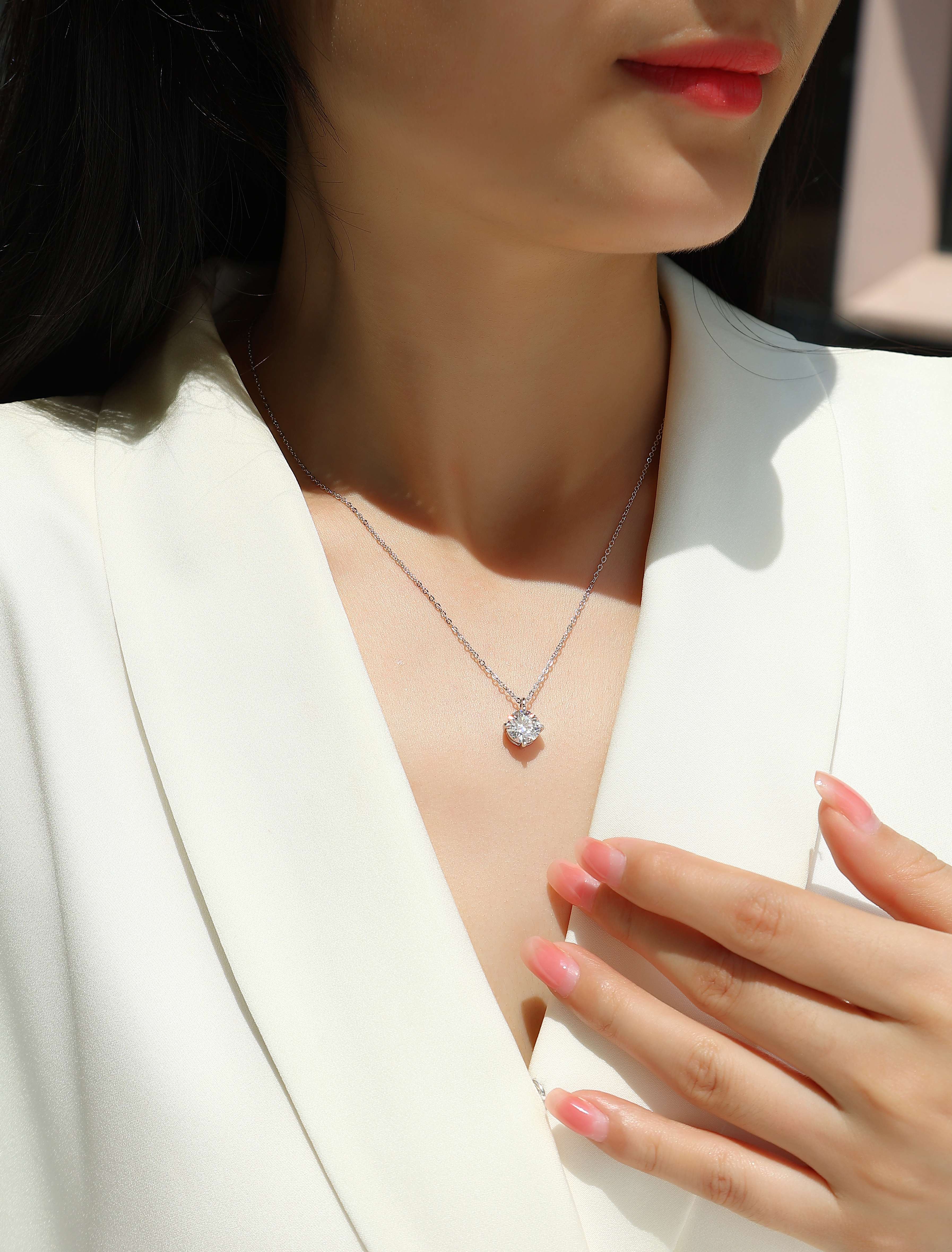 2-Carat Round Moissanite S925 Silver Platinum-Plated Pendant | Vloy