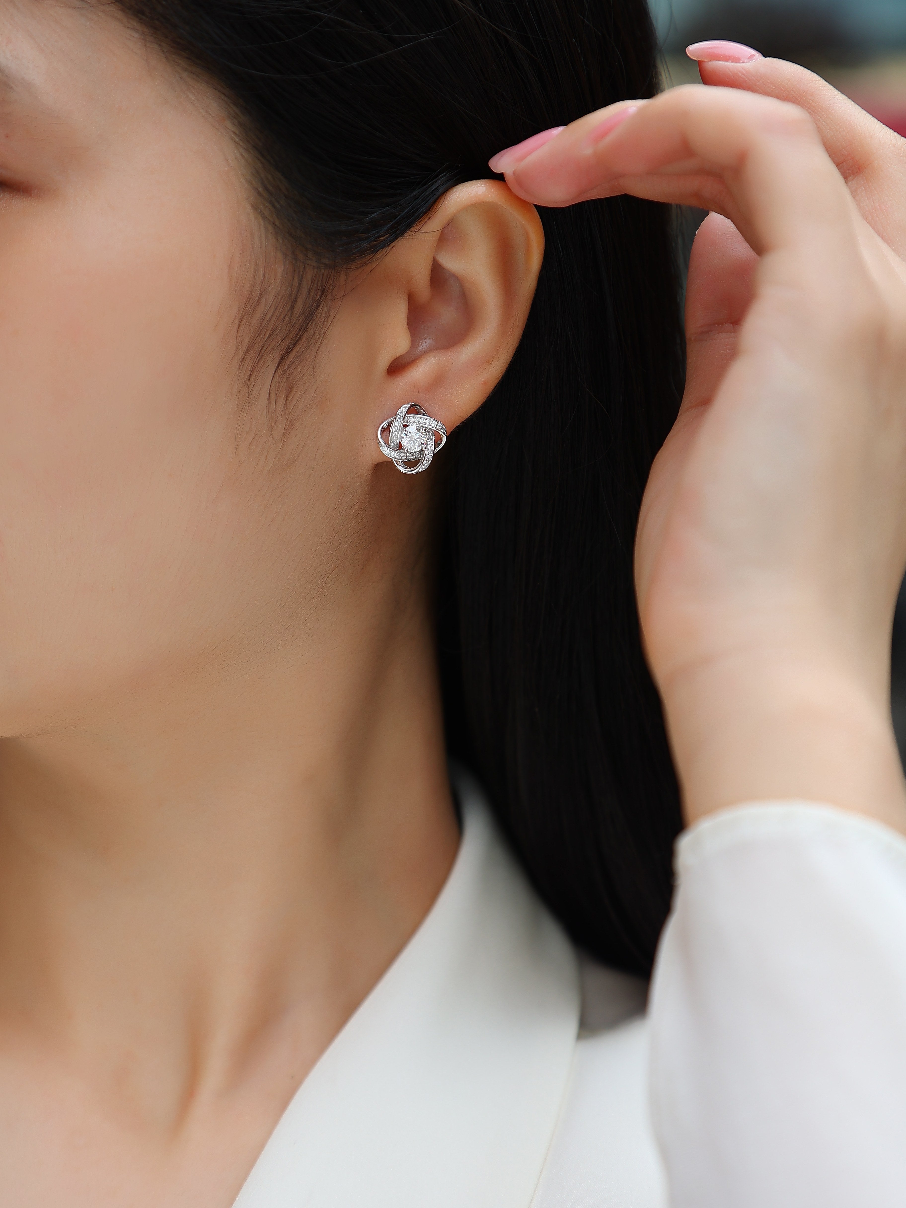 Hope Beam 0.5-Carat Moissanite S925 Silver Platinum-Plated Stud Earrings | Vloy