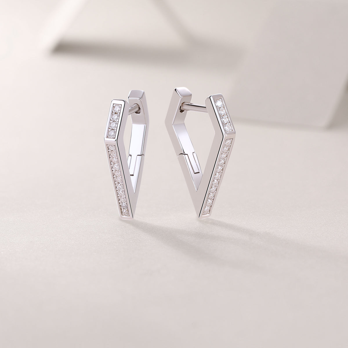 Coronation Moissanite S925 Silver Platinum-Plated Stud Earrings | Vloy