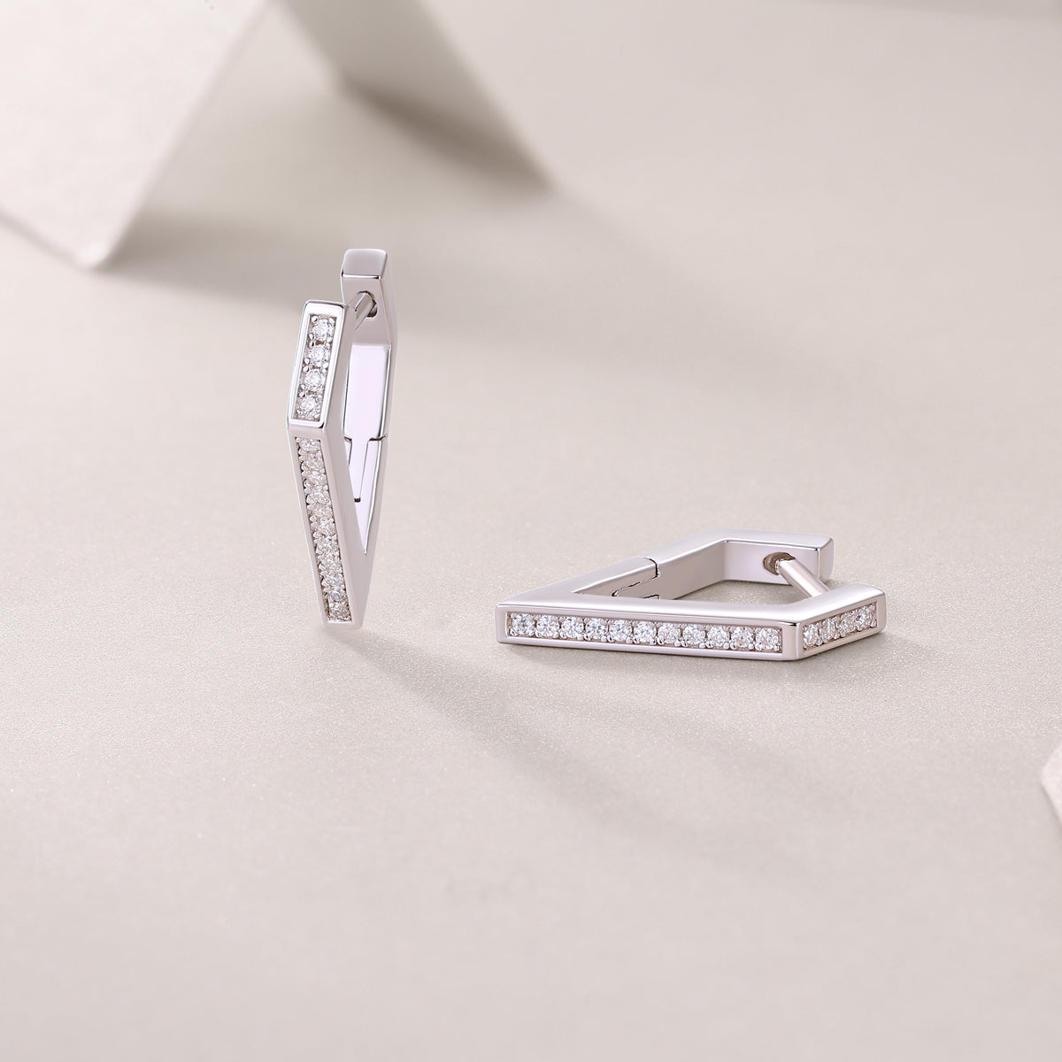 Coronation Moissanite S925 Silver Platinum-Plated Stud Earrings | Vloy