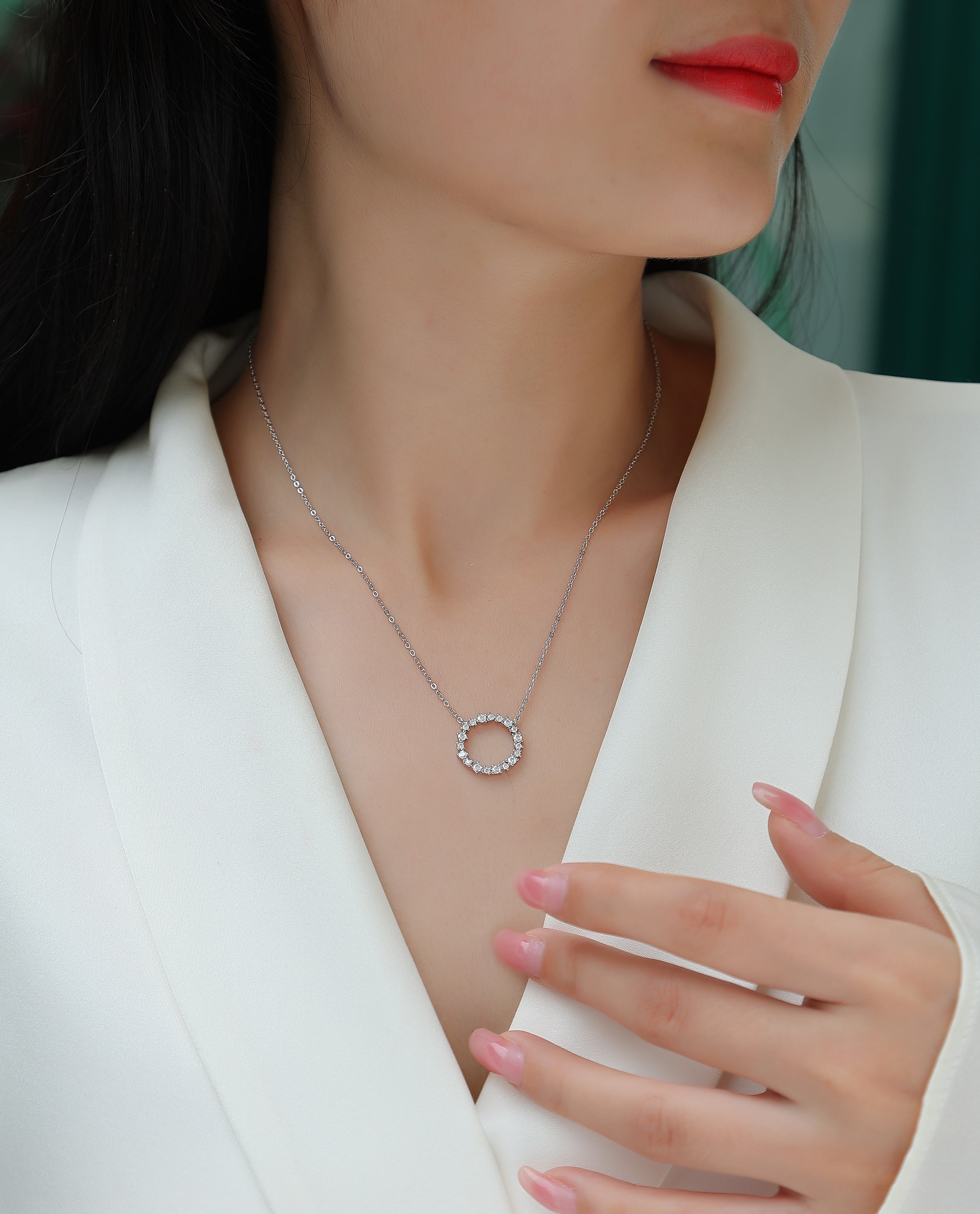 Emerald-Inspired Moissanite S925 Silver Platinum-Plated Pendant | Vloy