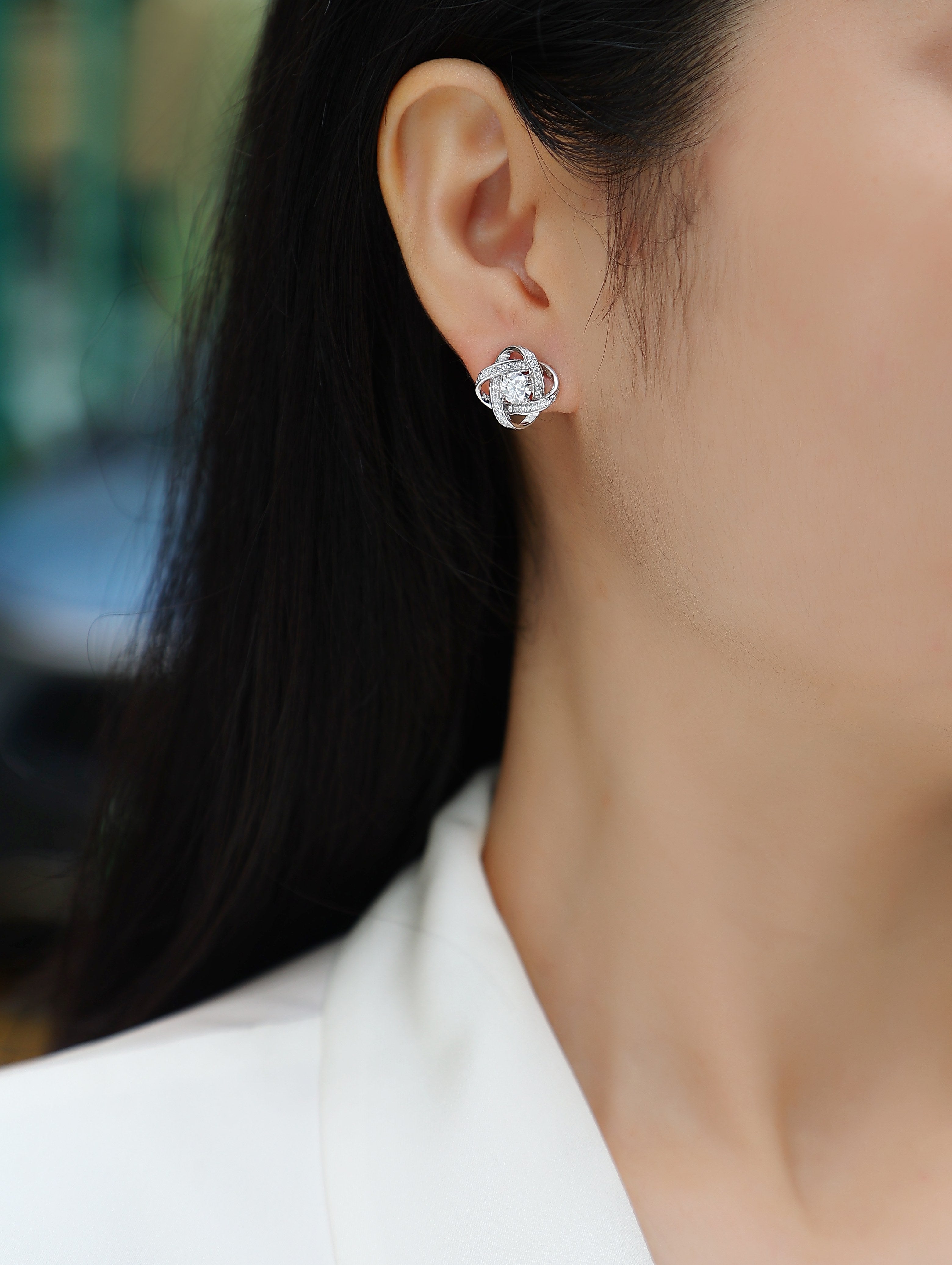 Hope Beam 0.5-Carat Moissanite S925 Silver Platinum-Plated Stud Earrings | Vloy