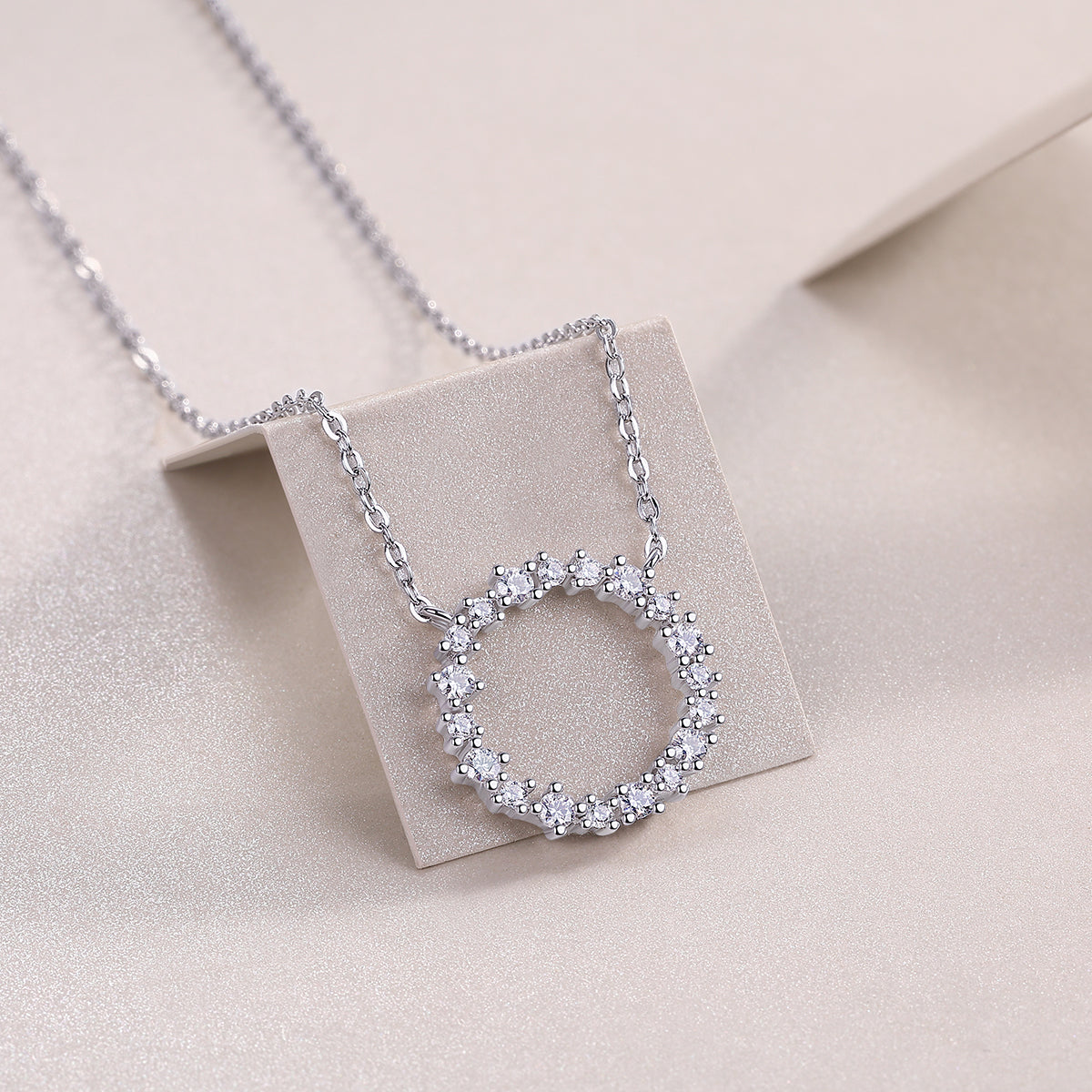 Emerald-Inspired Moissanite S925 Silver Platinum-Plated Pendant | Vloy